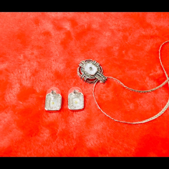 Mother of Pearl and Crystal Necklace and Earrings NEW - Picture 3 of 6